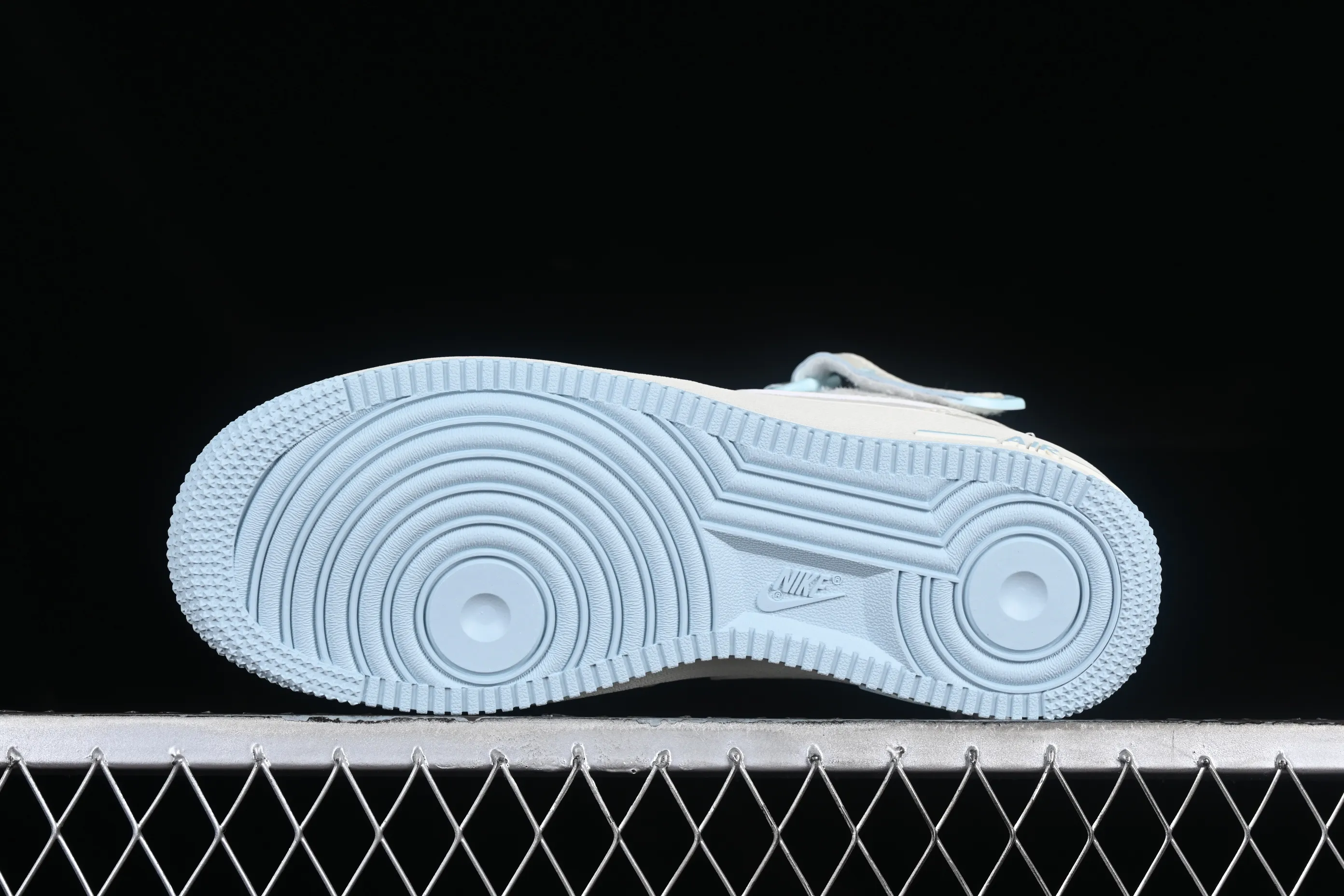 All categories Nk Air Force 1 Air Force series Nk Air Force 1 Mid Air Force mid-top Nk Air Force 1'07 Mid sky blue pearlescent small hook Air Force One mid-top casual sneakers SG2356-802